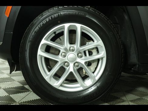 Used 2023 Jeep Grand Cherokee L Laredo image 23