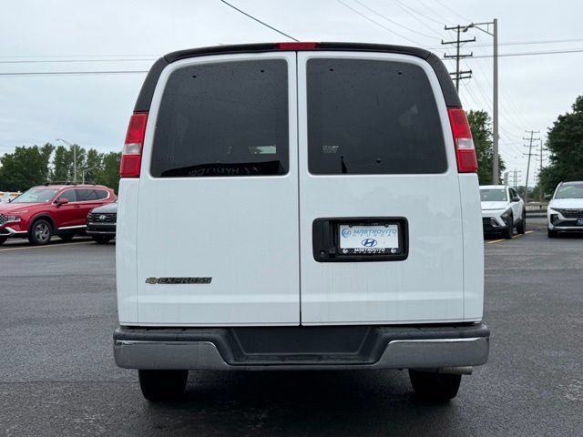Used 2025 Chevrolet Express 3500 LT w/ LT Preferred Equipment Group RWD image 5