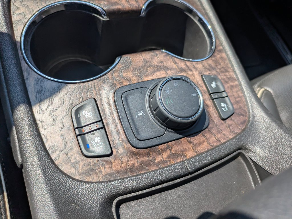 Used 2023 GMC Acadia Denali w/ Denali Ultimate Package FWD image 14