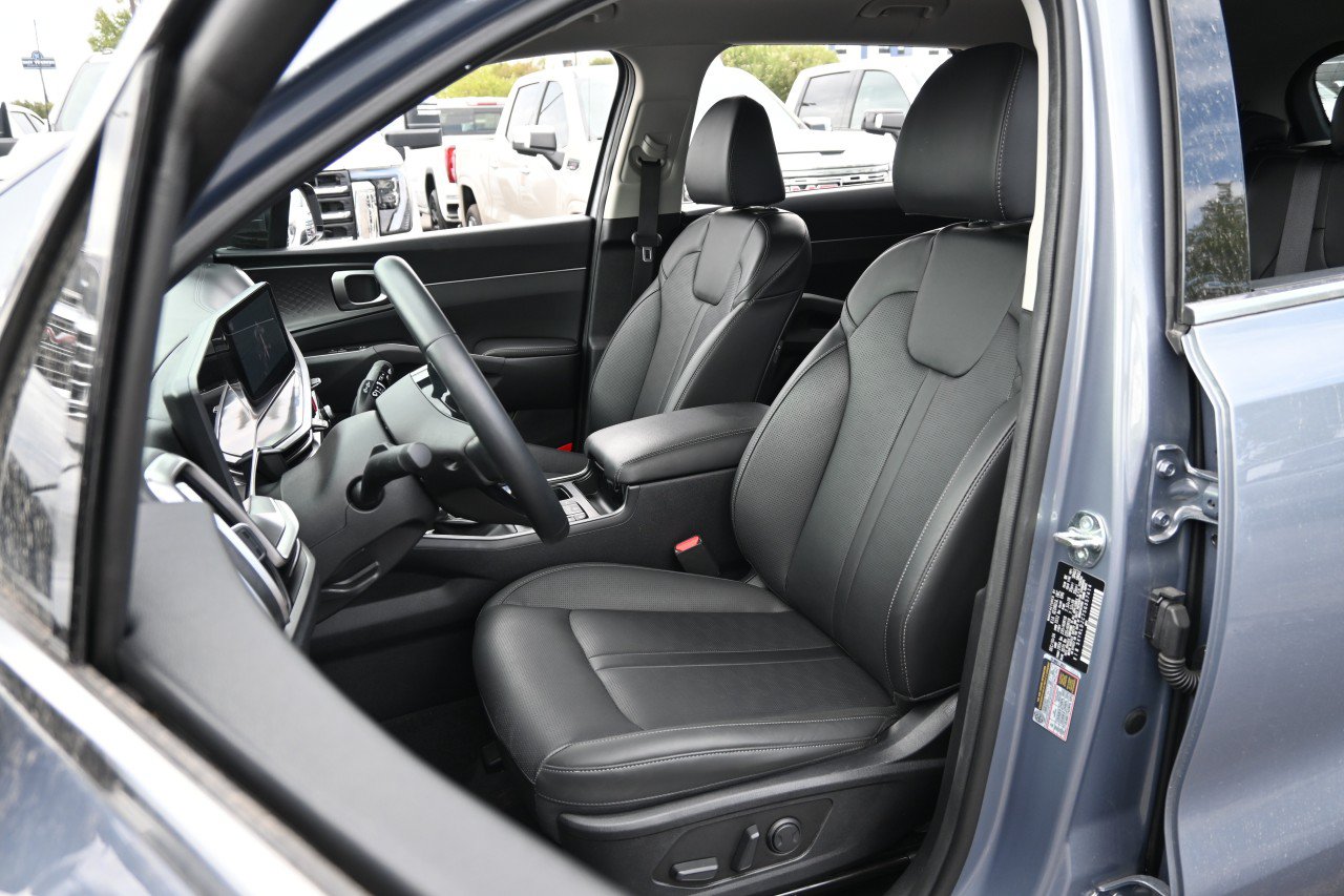 Used 2025 Kia Sorento S AWD/4WD image 18