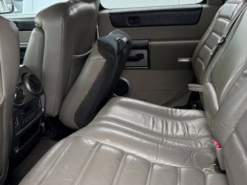 Used 2004 HUMMER H2 Base w/ Preferred Equipment Group image 3