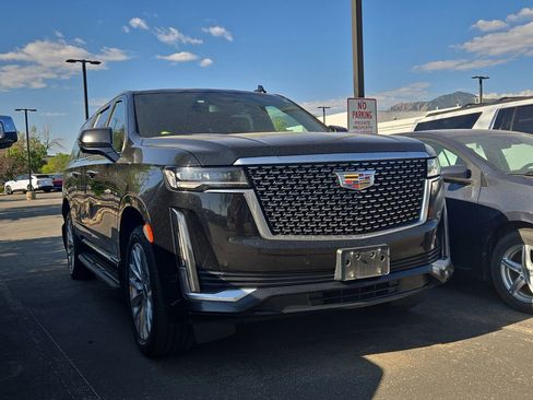 Used 2021 Cadillac Escalade ESV Luxury AWD/4WD image 3