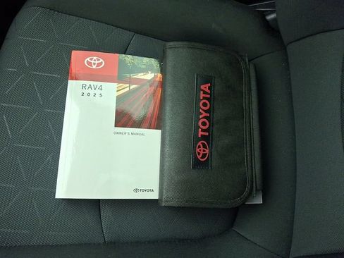 Certified 2025 Toyota RAV4 XLE w/ Convenience Package FWD image 33