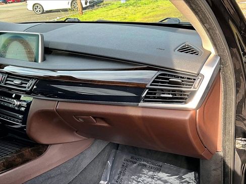 Used 2016 BMW X5 xDrive40e image 19