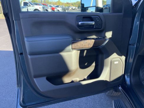 Used 2020 GMC Sierra 3500 Denali w/ Denali Ultimate Package image 30