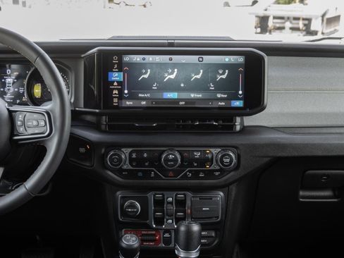 Used 2024 Jeep Wrangler Unlimited AWD/4WD image 35