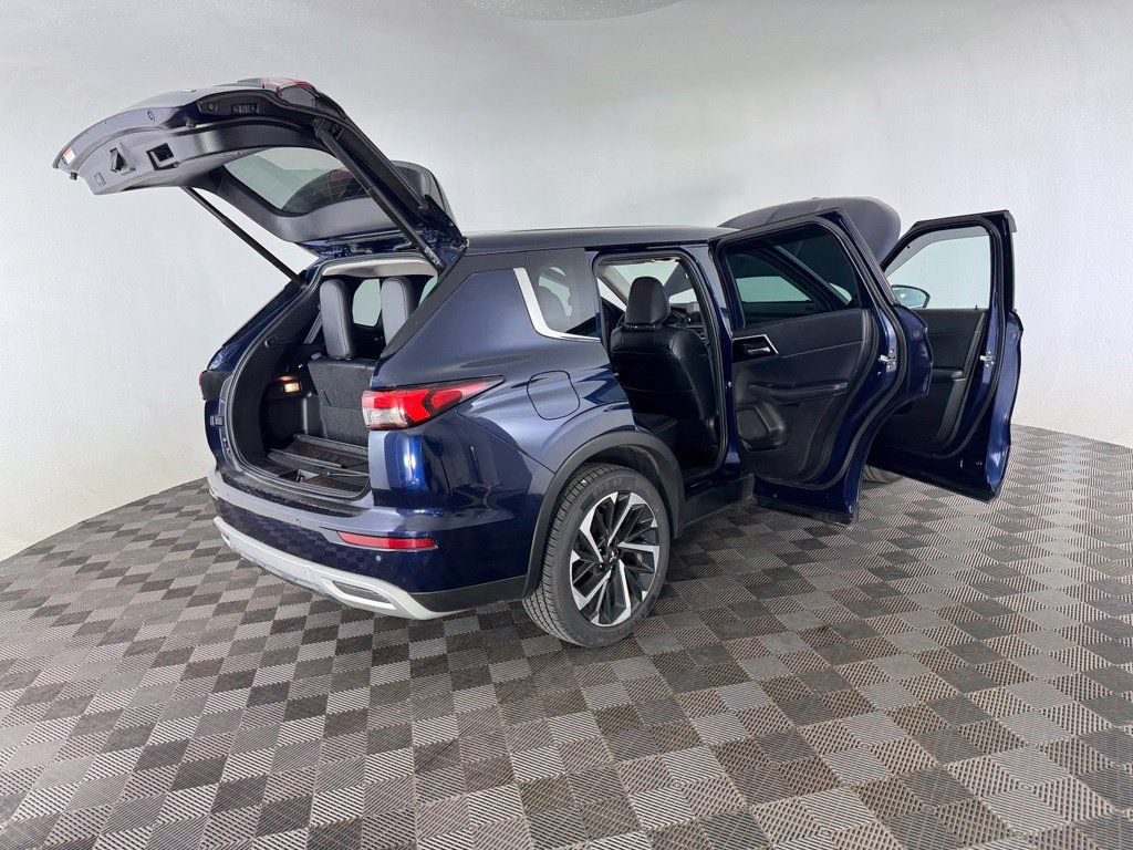 Used 2023 Mitsubishi Outlander SE AWD/4WD image 18