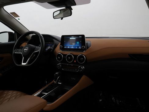 Used 2025 Nissan Sentra SV w/ SV Premium Package image 11