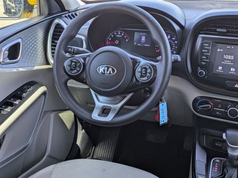 Used 2020 Kia Soul LX FWD image 16