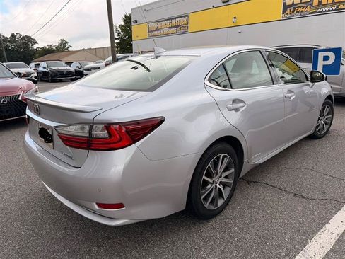 Used 2017 Lexus ES 300h w/ Luxury Package FWD image 7