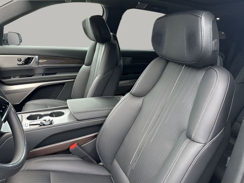 New 2026 Cadillac Vistiq Luxury w/ LPO, Floor Liner Package image 27