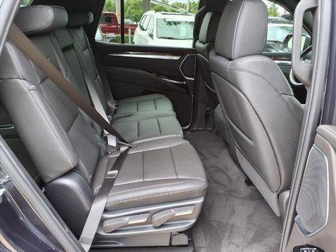 New 2025 Cadillac Escalade Luxury image 11
