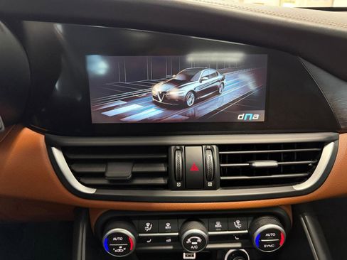 Used 2020 Alfa Romeo Giulia Ti w/ Nero Edizione RWD image 40