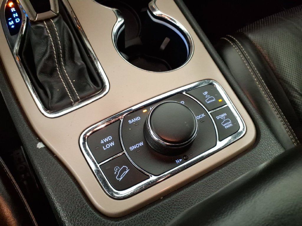 Used 2017 Jeep Grand Cherokee Overland AWD/4WD image 20