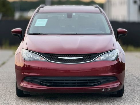 Used 2020 Chrysler Voyager Lxi FWD image 5