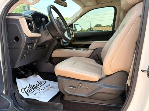 Used 2022 Ford Expedition Max Limited AWD/4WD image 17