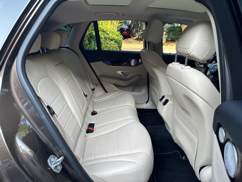 Used 2017 Mercedes-Benz GLC 300 4MATIC image 32