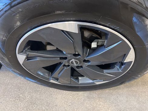 Certified 2024 Nissan Rogue SV image 40