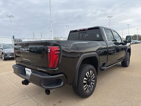 Used 2024 GMC Sierra 2500 Denali Ultimate AWD/4WD image 3