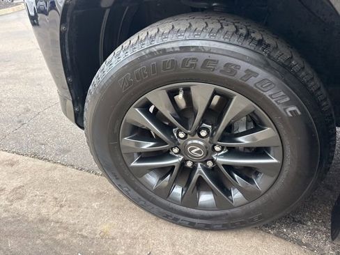 Used 2023 Lexus GX 460 Premium w/ Premium Plus Package image 11