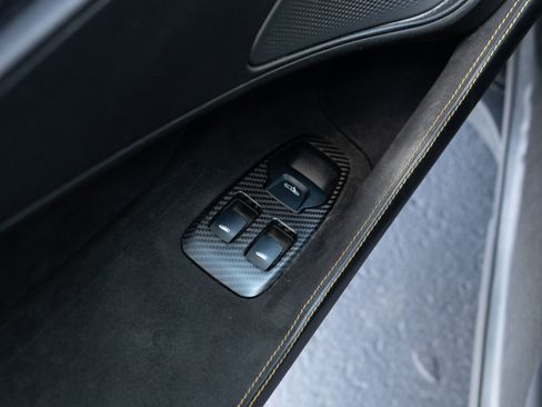 Used 2018 McLaren 570S RWD image 31
