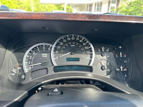 Used 2005 HUMMER H2 SUT w/ Preferred Equipment Group AWD/4WD image 21