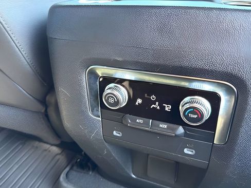 Used 2024 GMC Yukon SLT AWD/4WD image 23