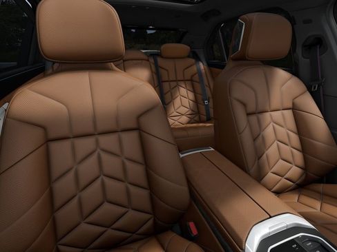 Used 2025 BMW 760i xDrive w/ Executive Package image 44