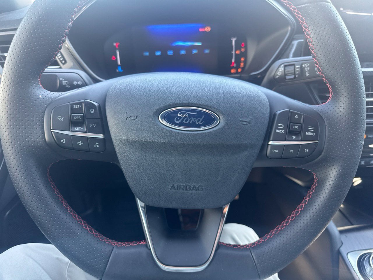 Used 2024 Ford Escape ST-Line w/ Tech Pack #1 FWD image 9