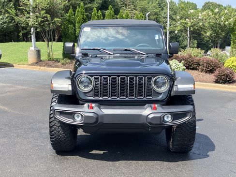 Used 2025 Jeep Wrangler Unlimited Rubicon AWD/4WD image 3