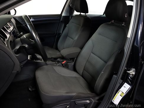 Used 2019 Volkswagen Golf S image 11