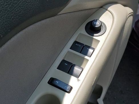 Used 2011 Ford Fusion SE FWD image 10