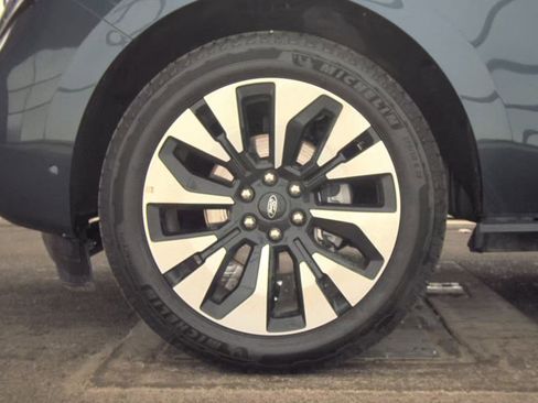 Used 2025 Ford Expedition Platinum w/ Driver's Package image 9