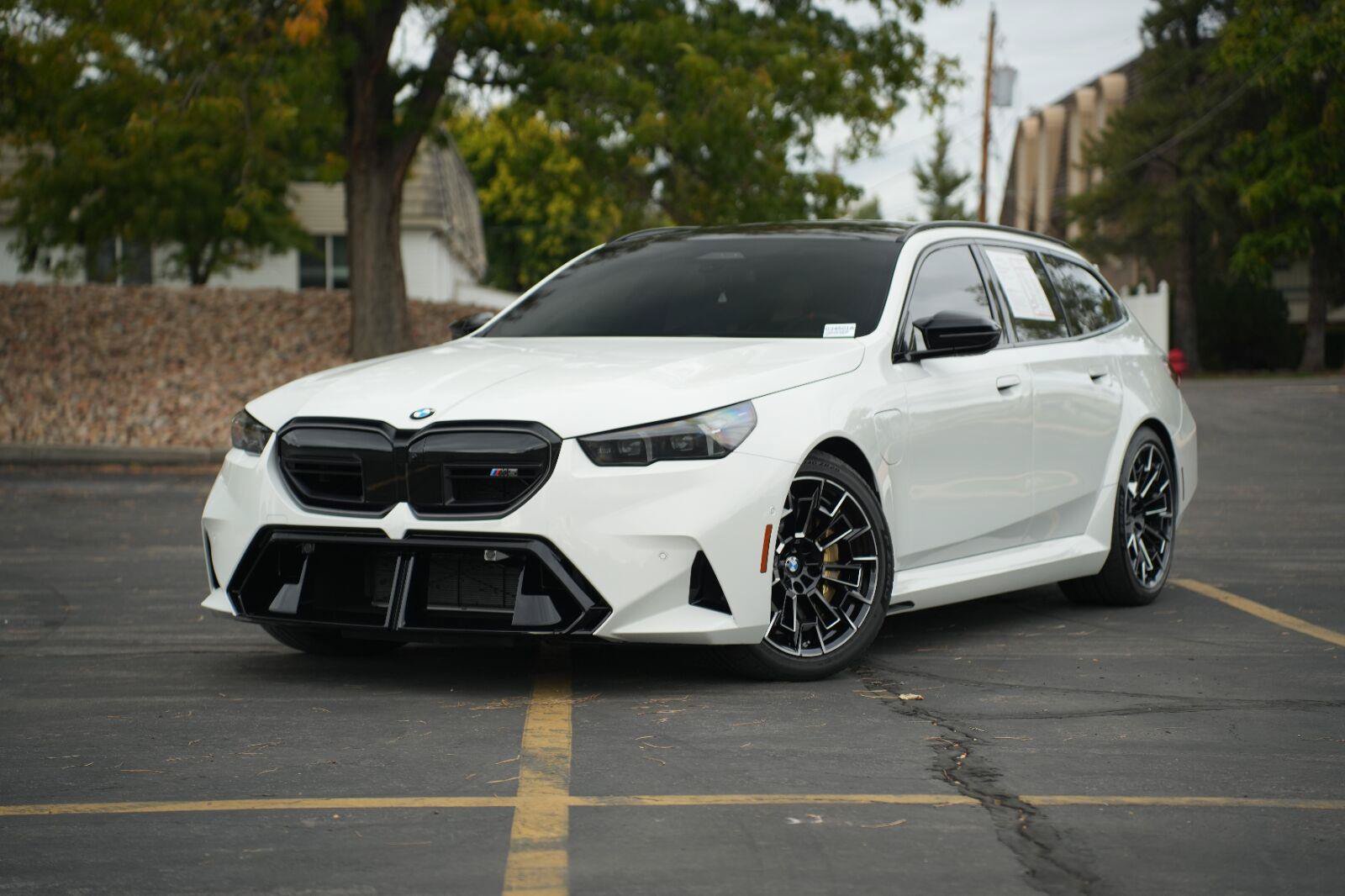 Used 2025 BMW M5 Touring AWD/4WD image 1