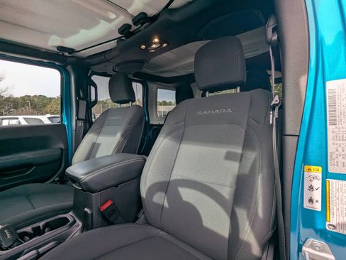 Used 2019 Jeep Wrangler Unlimited Sahara image 9