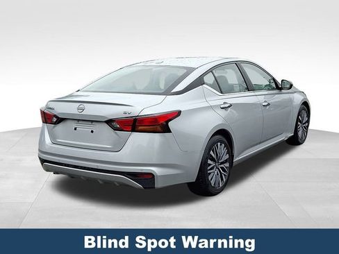 Used 2024 Nissan Altima 2.5 SV image 7