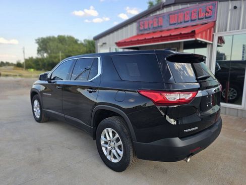 Used 2021 Chevrolet Traverse LS FWD image 4