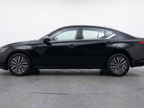 Used 2025 Nissan Altima 2.5 SV FWD image 5