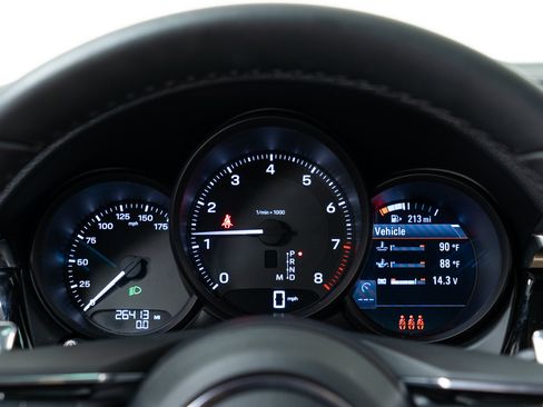 Certified 2022 Porsche Macan AWD/4WD image 21