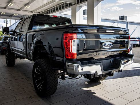 Used 2017 Ford F250 XLT w/ XLT Premium Package image 12