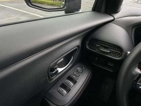 Certified 2025 Honda HR-V Sport image 22