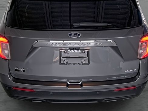 Used 2023 Ford Explorer 4WD image 12