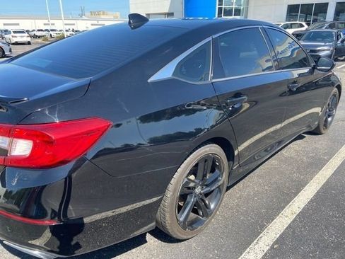 Used 2018 Honda Accord Sport image 8