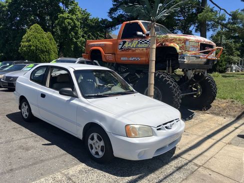 Used 2002 Hyundai Accent GS FWD image 2
