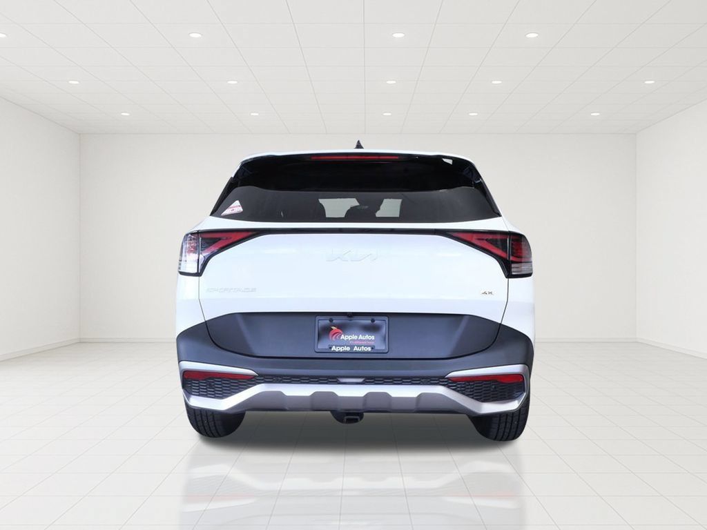 Used 2023 Kia Sportage LX AWD/4WD image 5