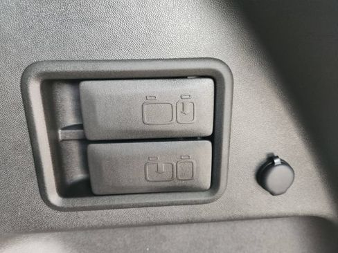 Used 2024 Chevrolet Equinox LT FWD image 34