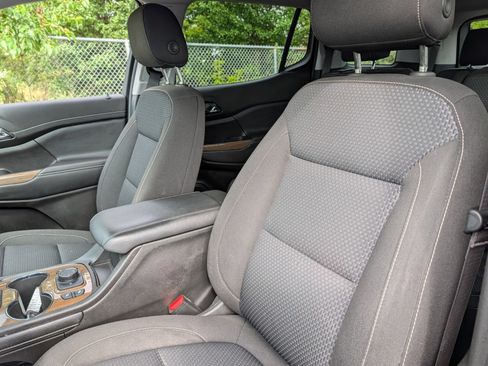 Used 2023 GMC Acadia SLE w/ Driver Convenience Package AWD/4WD image 17