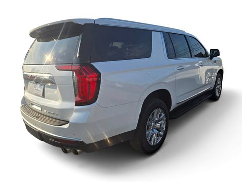 Used 2023 GMC Yukon XL Denali AWD/4WD image 4