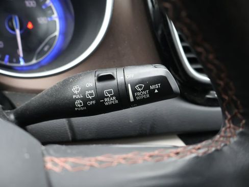 Used 2017 Chrysler Pacifica Touring-L Plus w/ Tire & Wheel Group image 21