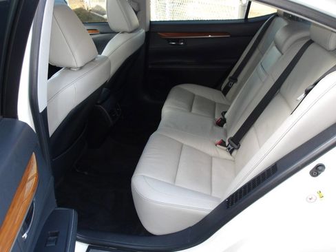 Used 2013 Lexus ES 300h w/ Luxury Pkg image 29